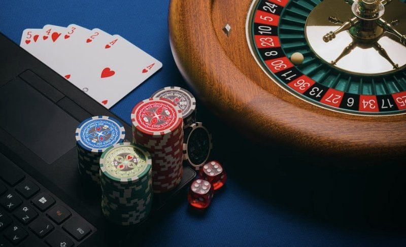 Roulette: The Complete Guide To Improving Your Odds
