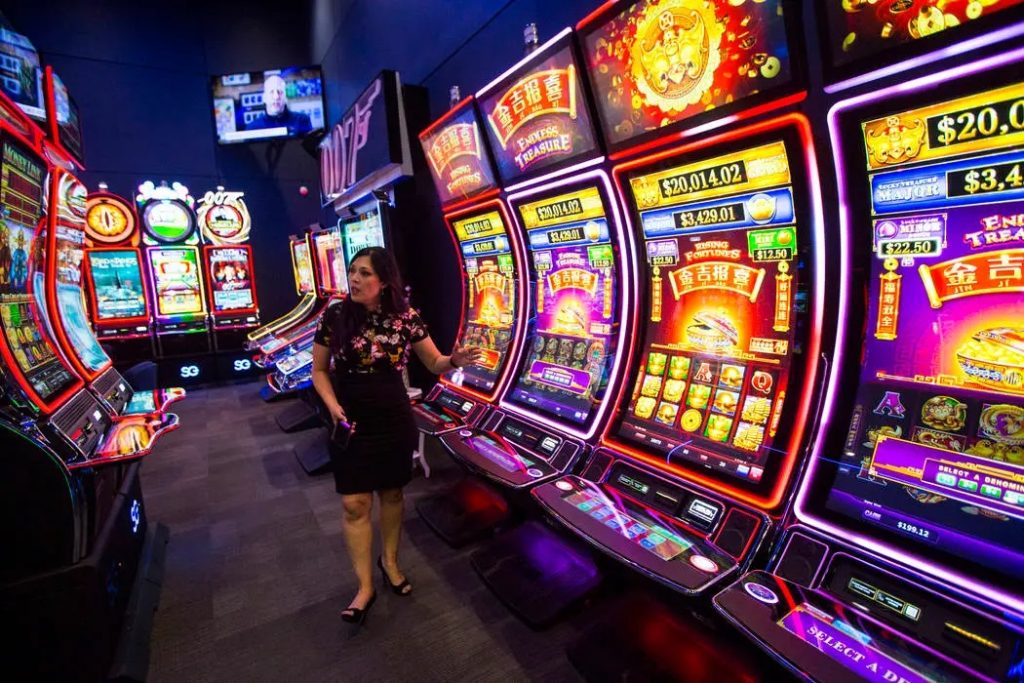 Play Popular Slot Games Online Including Mahjong Ways