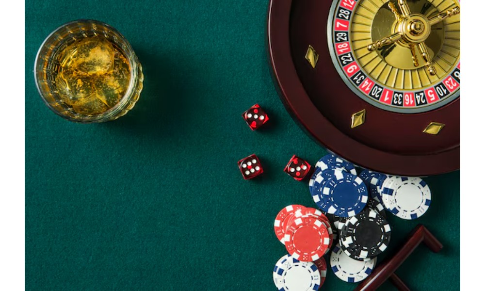 How does baccarat handle tied results in side bets?